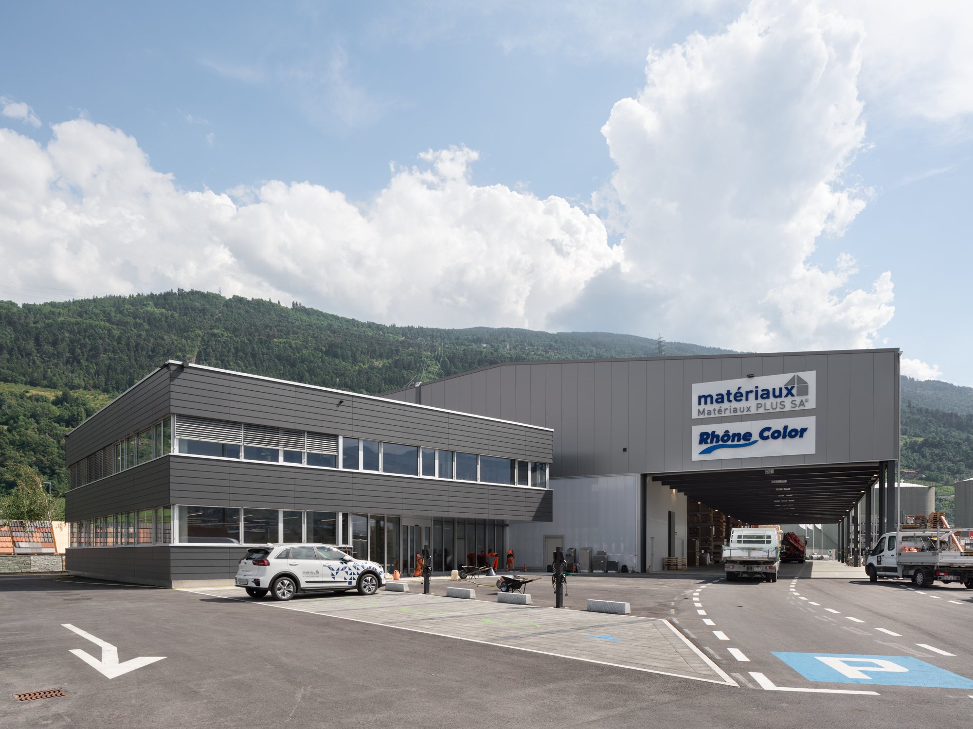 Construction d’une halle de stockage avec bâtiment administratif