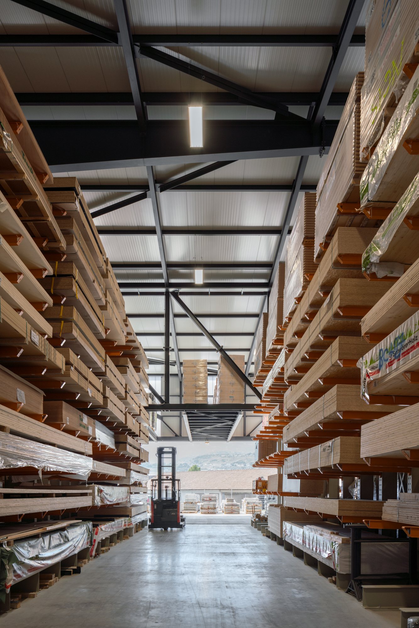 Construction d’une halle de stockage avec bâtiment administratif